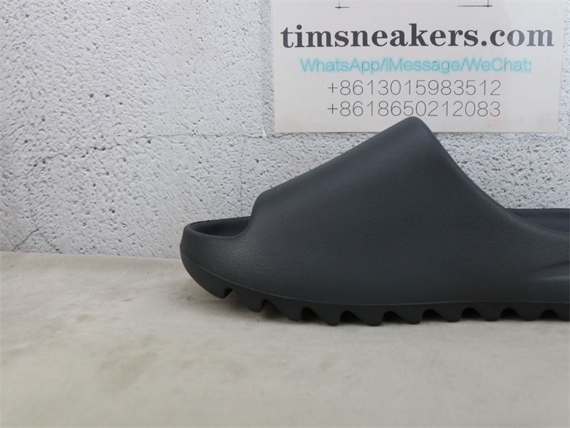 Free Shipping Yeezy Slide Onyx HQ6448